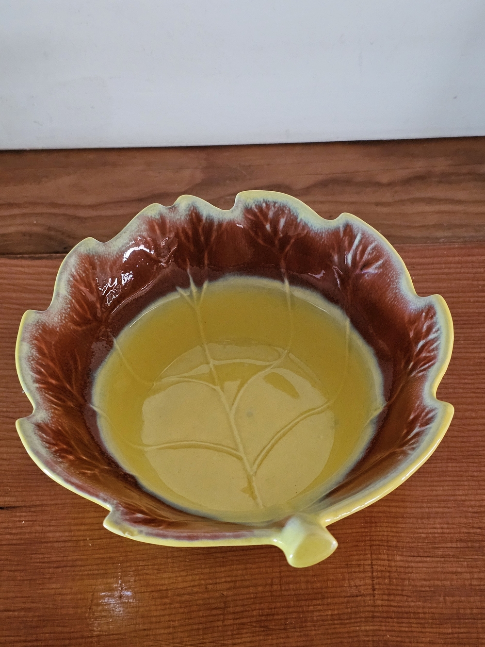 Vintage California USA Pottery 814 Leaf Bowl – Mid-Century Modern Yellow & Brown
